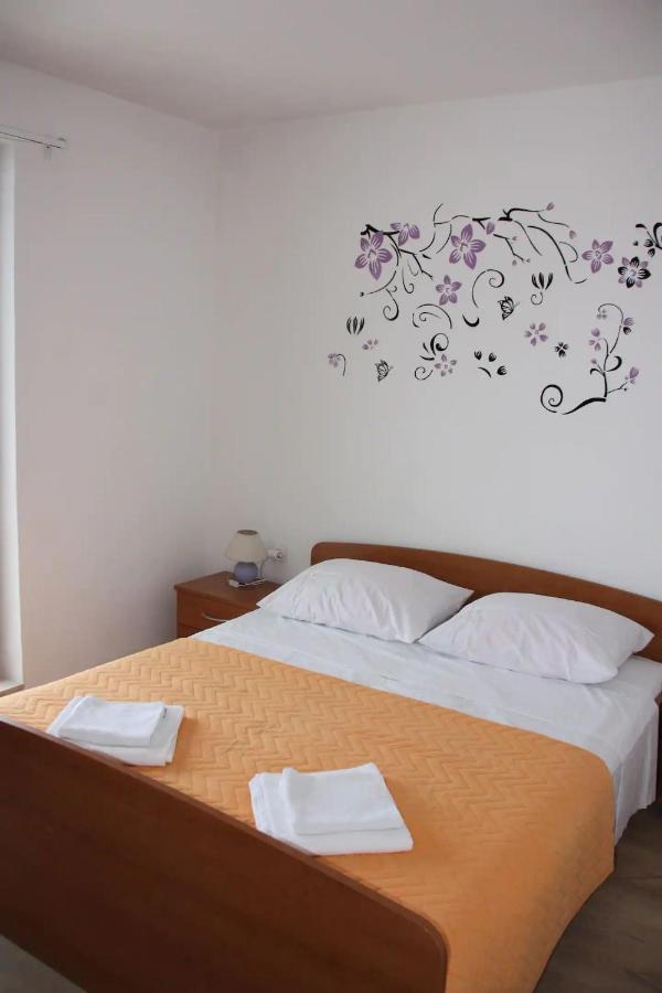 Apartments And Rooms Barbara Lastovo Exterior photo